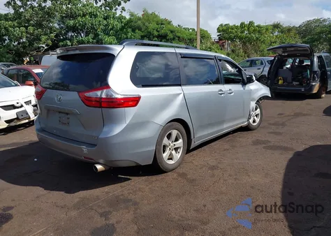 2016 Toyota Sienna Le z USA, uszkodzony, nr VIN 5TDKK3DCXGS691540